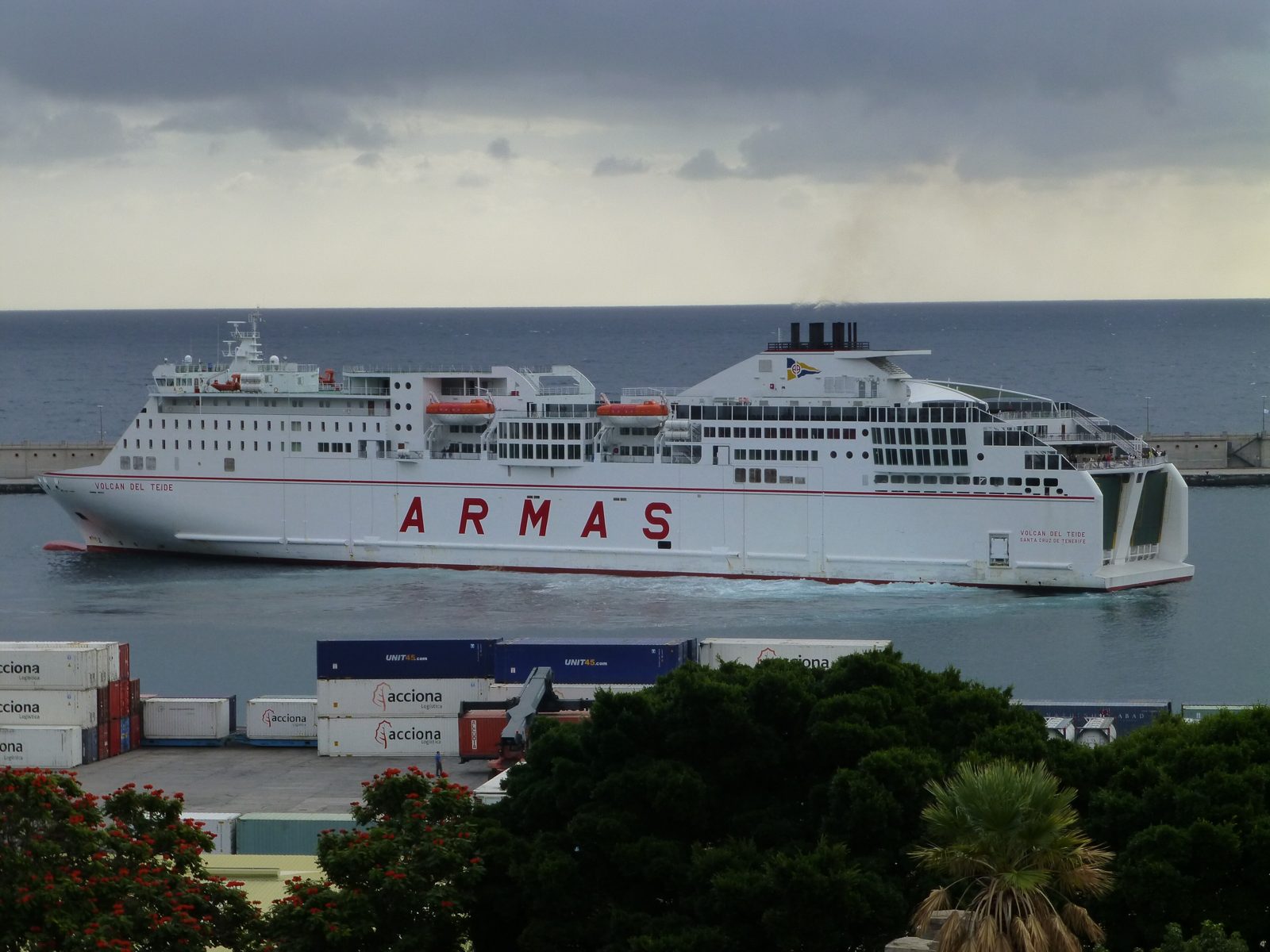 Naviera Armas ferry Volcán del Teide